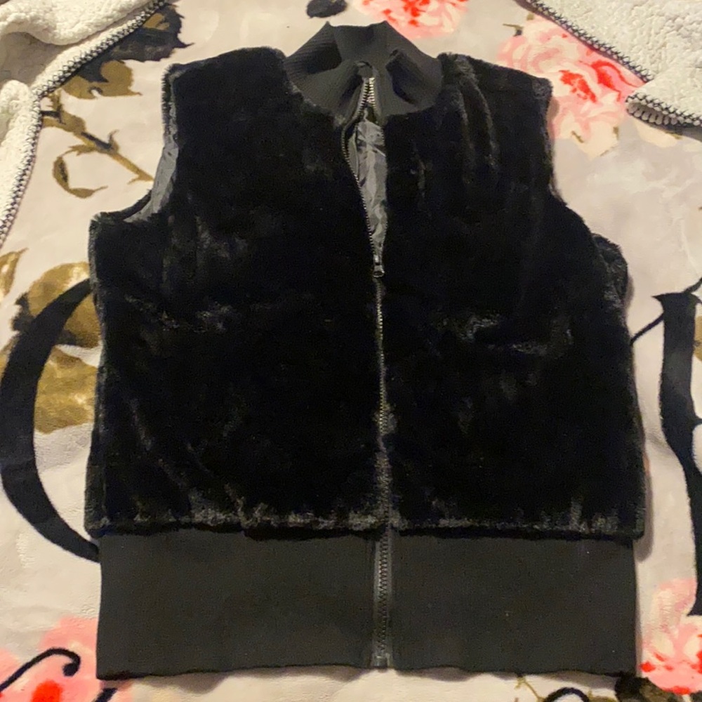 Fur vest (black)